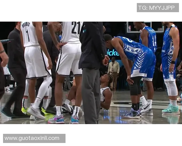 愿无大碍！内史密斯防守时痛苦倒地 左膝酸痛本场比赛不会回归