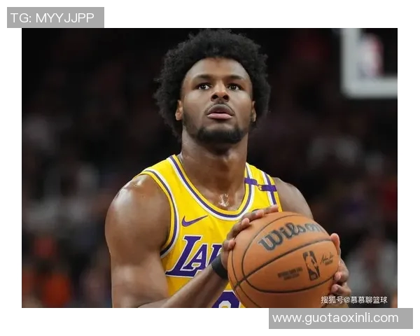 布克：我们的第二阵容对马克西限制得很好 他确实难以防守